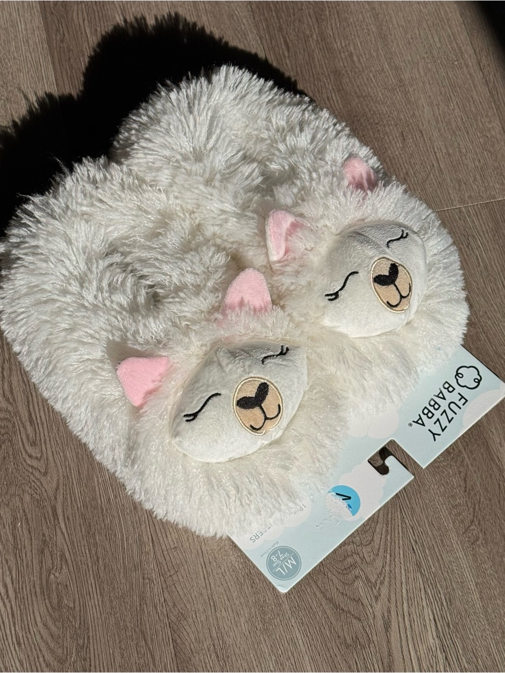 NWT Fuzzy Babba Llama Slippers White Plush Cozy Size M/L 7-8